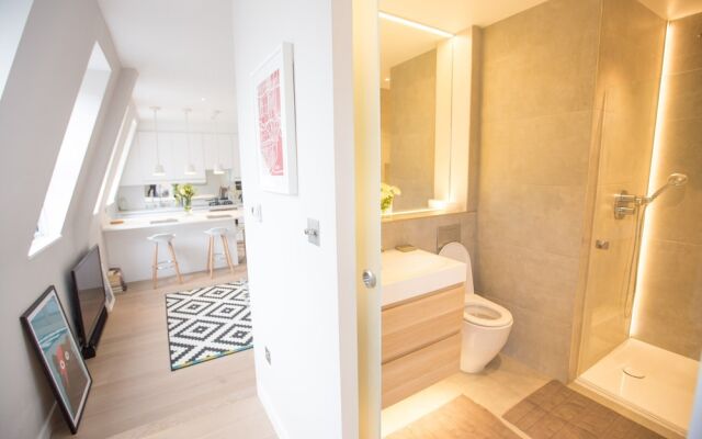 Stylish Rooftop Flat on Kensington High Street