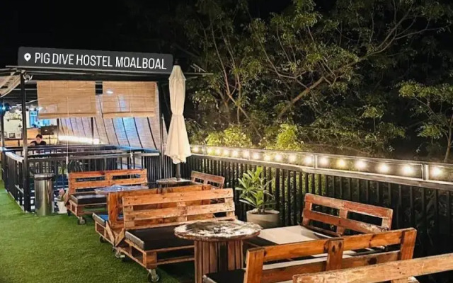 Pig Dive Hostel