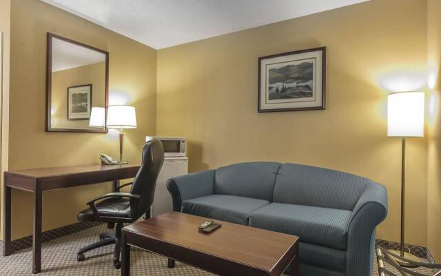 Jolly Roger Inn & Resort