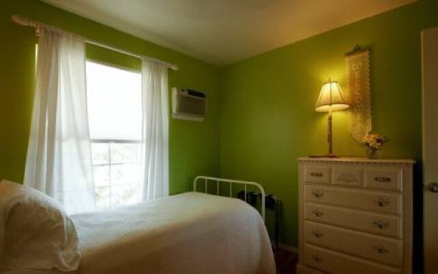 Penny's Place Inn Paradise