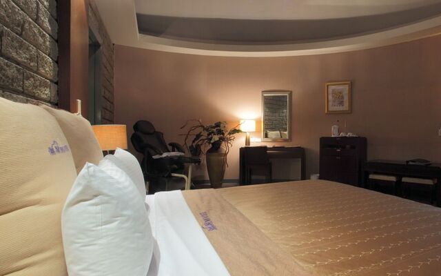 Regale Villa Hotel