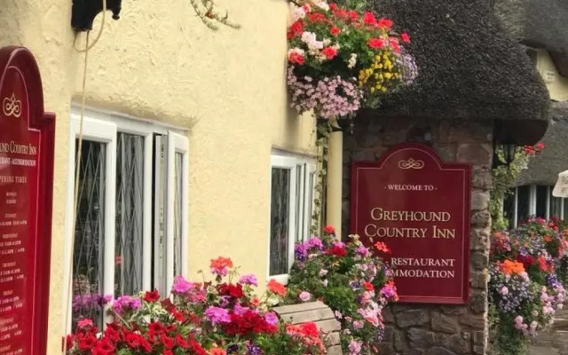 Greyhound Country Inn