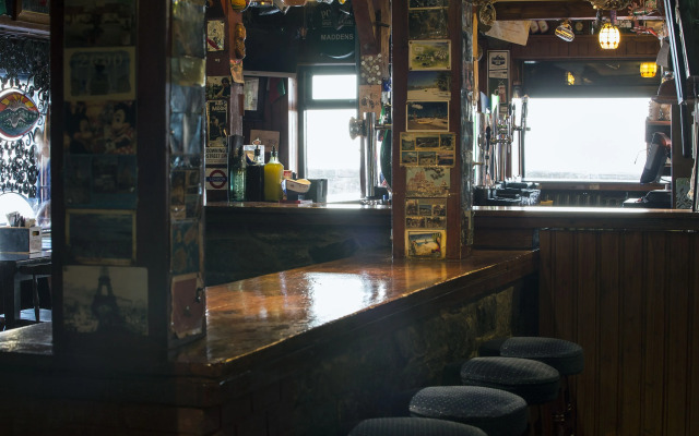 Maddens Bridge Bar, Restaurant & Guesthouse