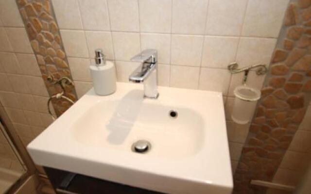 Victoires Near Louvre Apartment