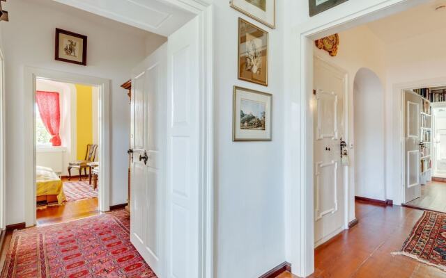 Lavish Castle in Riedenburg with Garden near Lake