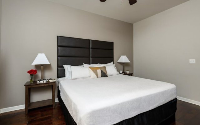 Downtown Dallas CozySuites w/ roof pool, gym #3