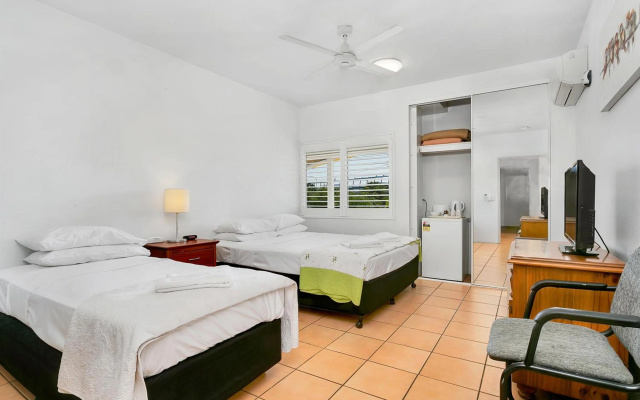 Cairns Reef Apartments & Motel – Guest Rooms – Cairns