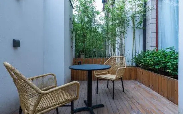 Julong Town Hostel
