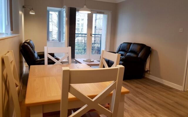 2 Bedroom Apartment Near the 3 Arena