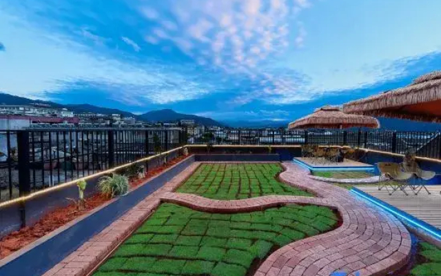 Pinecrest Intelligent Hotel