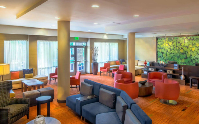 Courtyard by Marriott Charleston Downtown/Civic Center