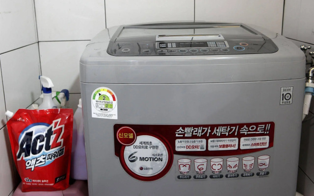 Zzzip Guest House - Hostel