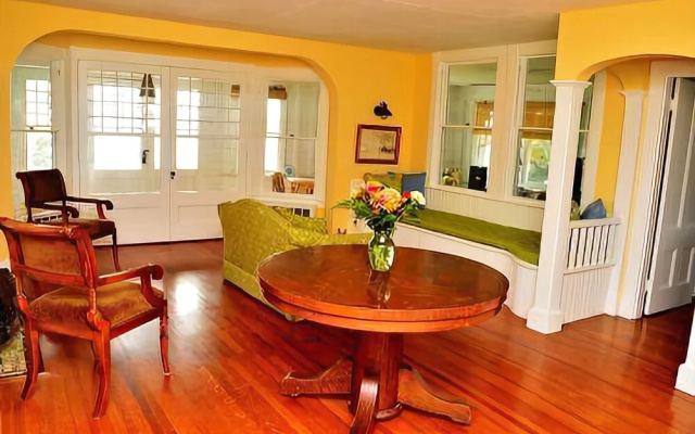 Sealight - Six Bedroom Home