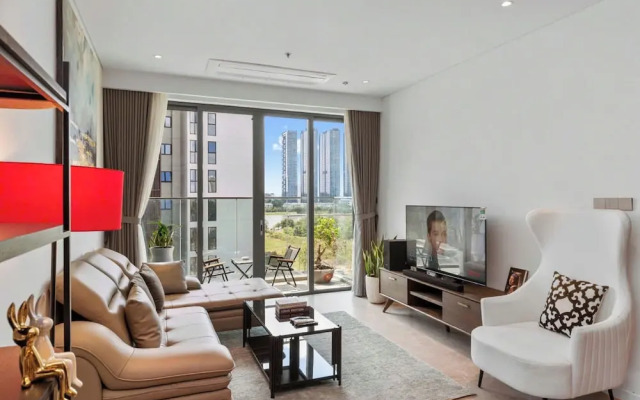 The Crest Residence Luxury by Metropole