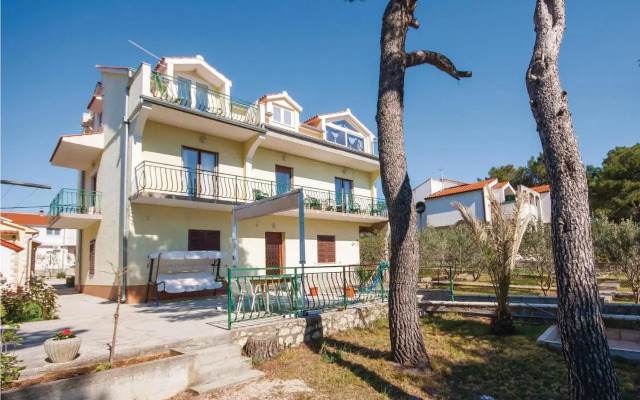 Three-Bedroom Apartment in Brodarica