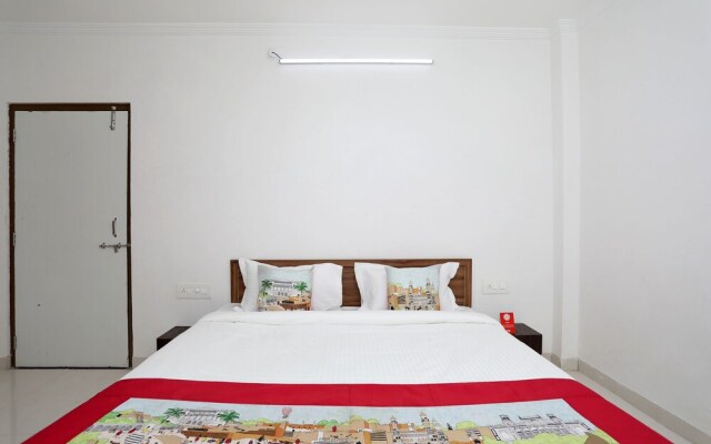 OYO 10061 Home 3BHK Modern Near Gulab Bagh