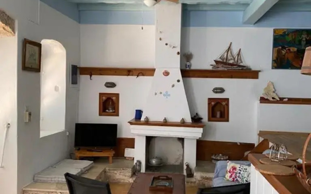 Architects House (100 meters from Assos beach)