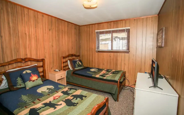 RedAwning Lakefront Retreat