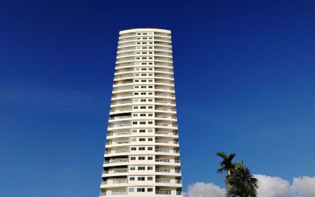 Super Beachfront 1 Bed Condo Public Bus