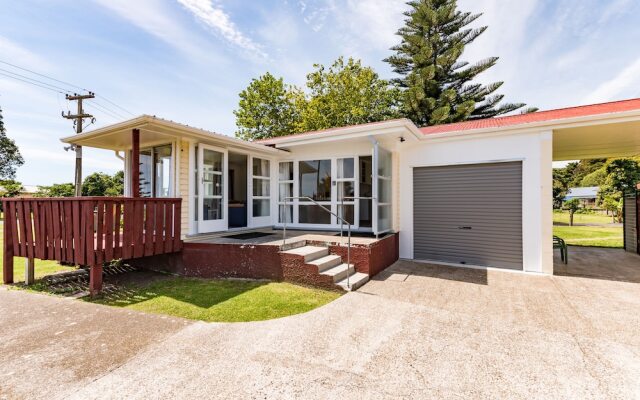 Waitangi Beach Bach 30A