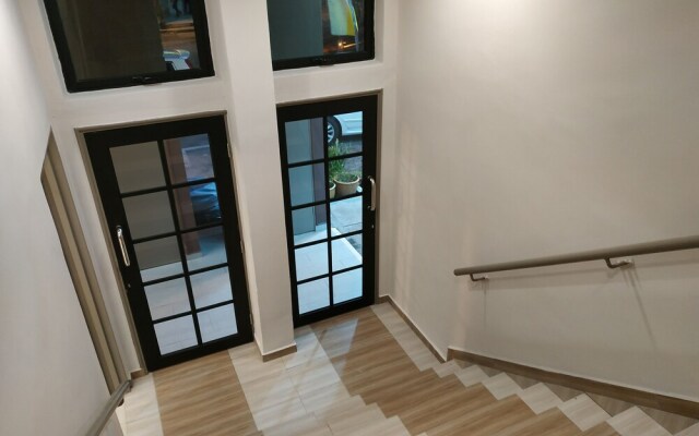 OYO 89443 Lumut Hotel