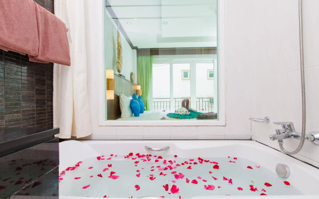 77 Patong Hotel & Spa