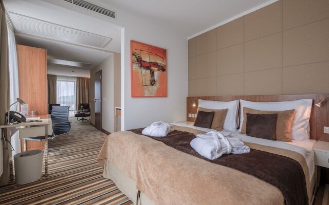 Business Hotel Astrum Laus