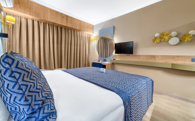 Numa Port Hotel