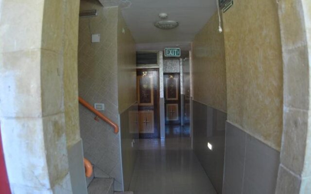 New Palm Hotel & Hostel