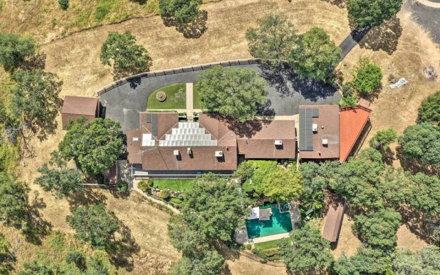 Unique 'yosemite Mountaintop Retreat' on 100 Acres