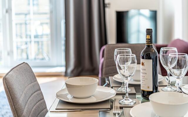 Celador Apartments - Riverside House Serviced Apartments