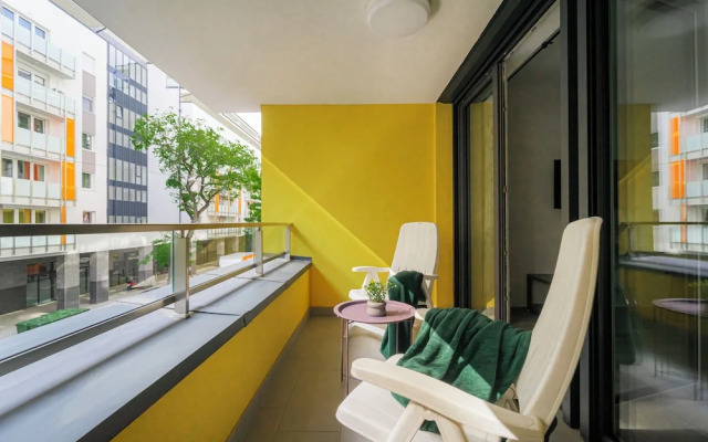 WestSide Garden Apartments by Urbanrent