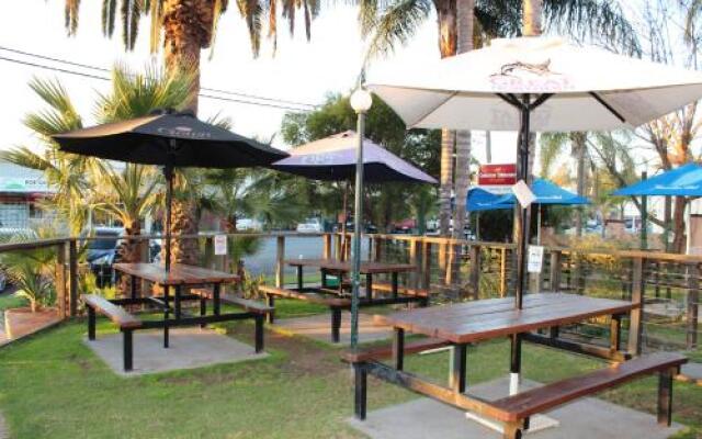 Tocumwal Hotel Motel ("The Palms")
