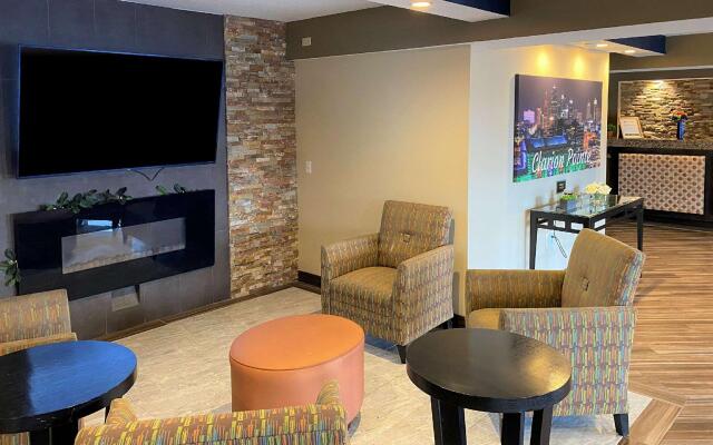 Clarion Pointe Independence - Kansas City