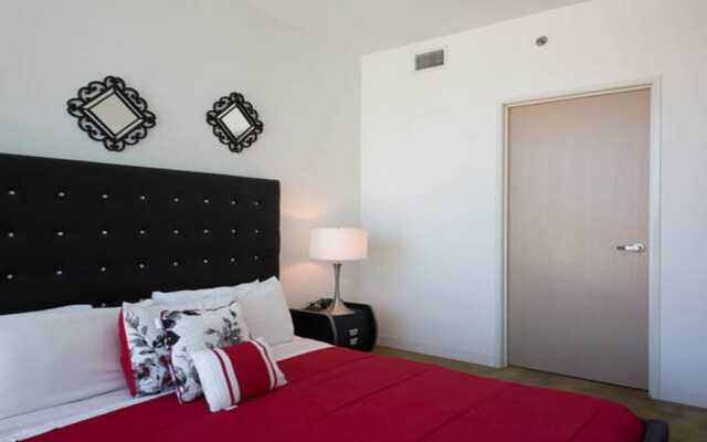 Modern La 2 Bedroom Luxury Suites
