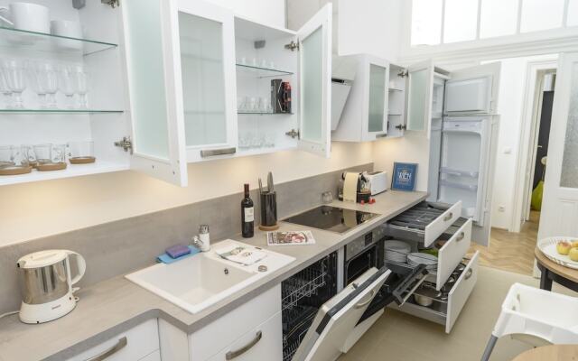 Senator Suite Stephansplatz by Welcome2Vienna
