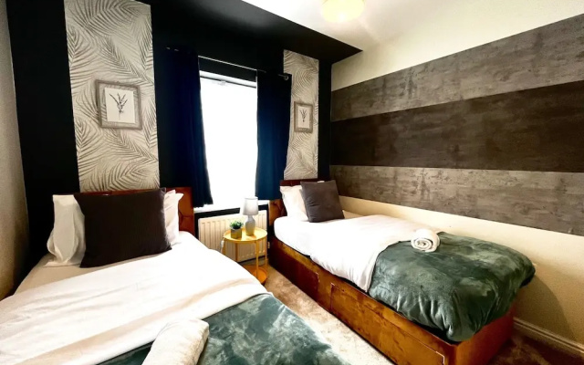 Canterbury Charm - Spacious 4 Bedroom House