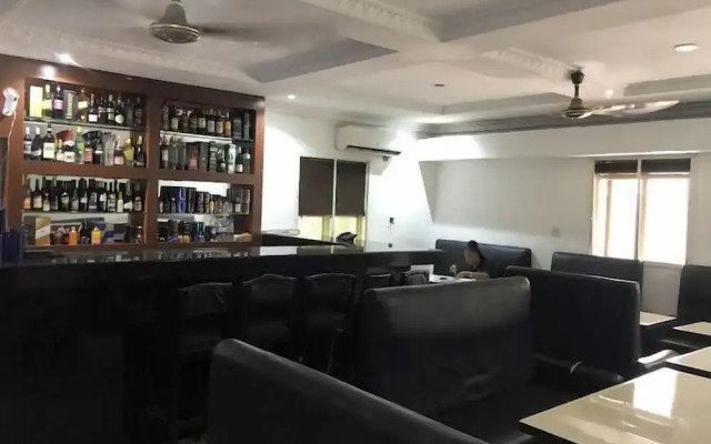 5 Star Saint Hotel