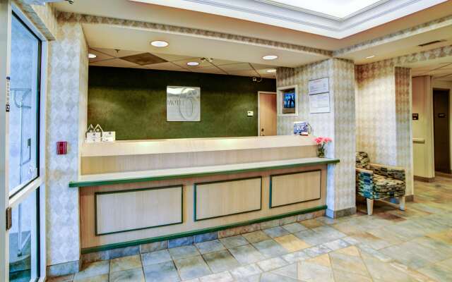 Motel 6 Huntsville, ON