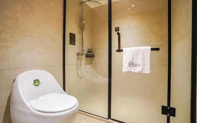 yi xuan hotel - bus station