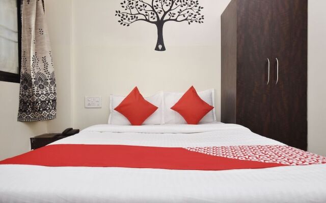 Spot On 29030 Hotel Royal Front