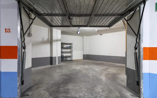 Beautiful Duplex-City Center. Parking by the house