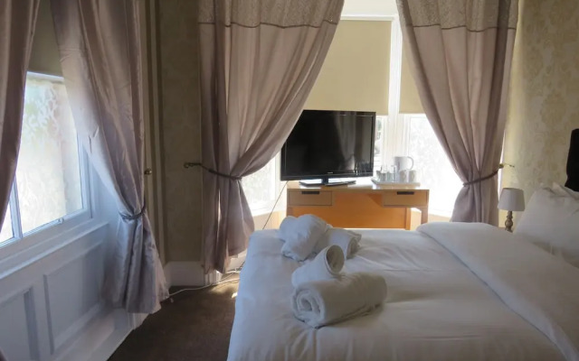 The Queens Arms Hotel