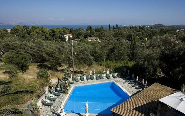 Yannis Servos Barbati Apartments