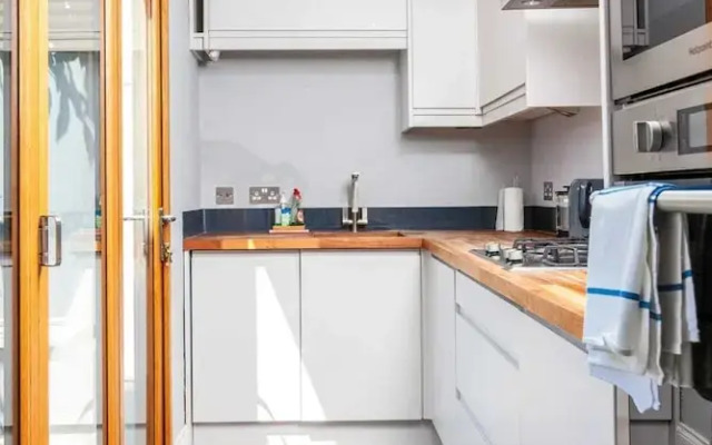 Modern and Stylish 2 Bedroom House in Brighton