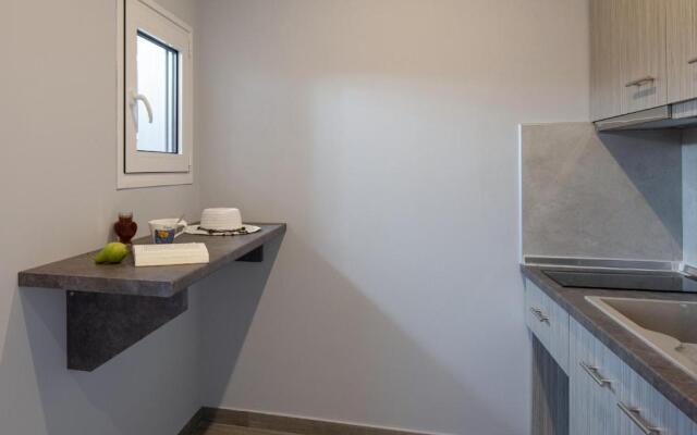 Sunset Studios - New Suites with Seaview & Back Side Apartements