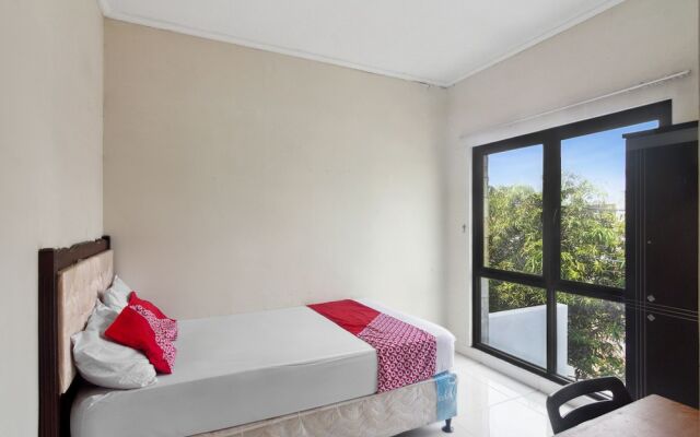 OYO 93500 Rizki Residence TOS Syariah Near PT Bank KB Bukopin Tbk