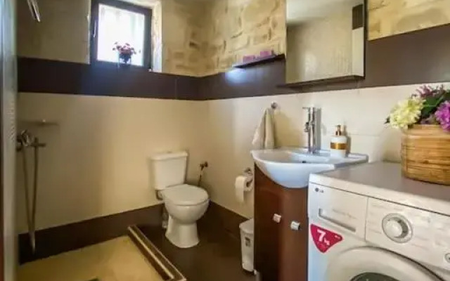 Olive Land - Γη Της Ελιας / Stone Villa.