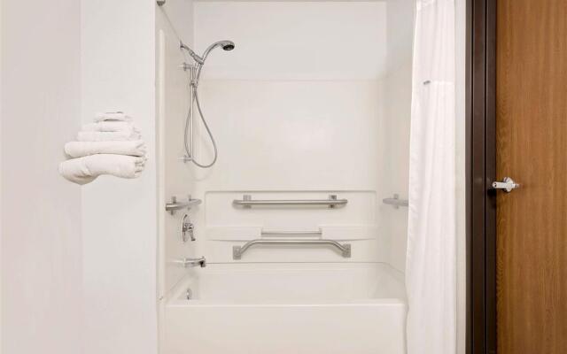 Super 8 Long Prairie