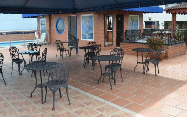 Hotel Ribera Del Rio Av 2N